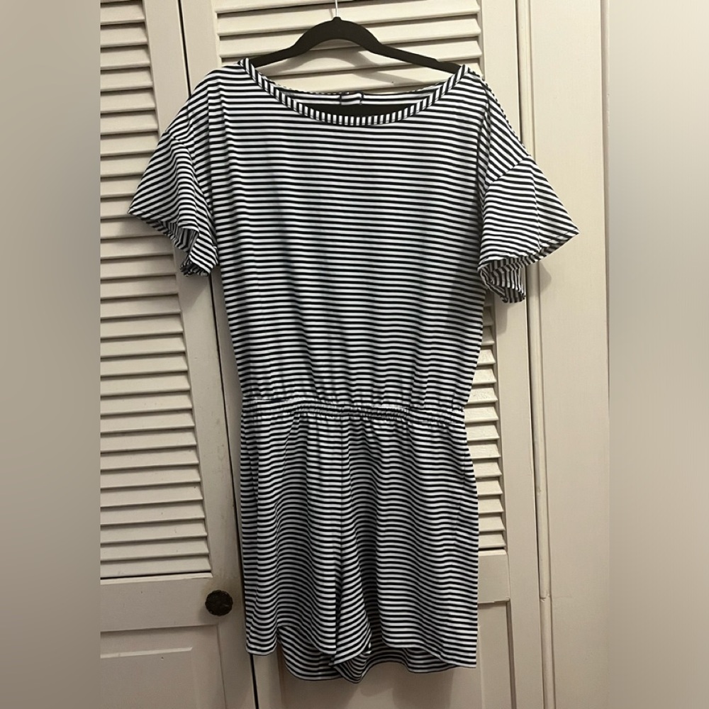 Women’s Vineyard Vines romper size xs